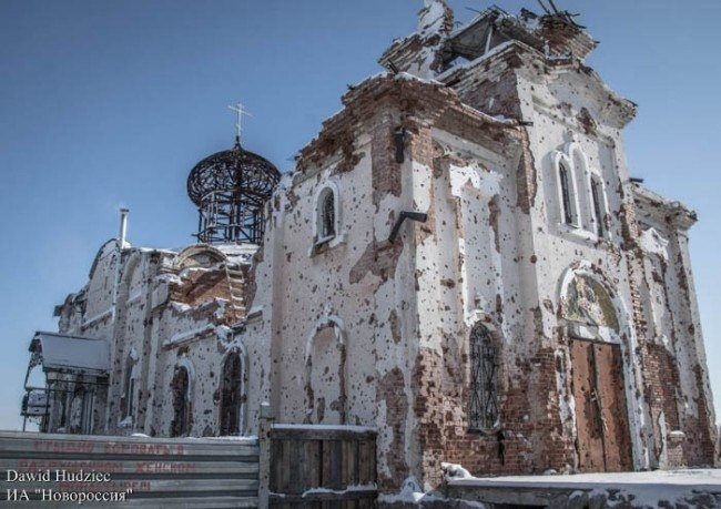 Руины под снегом: в сети показали зимние фото Донецкого аэропорта и его окресностей. ФОТО