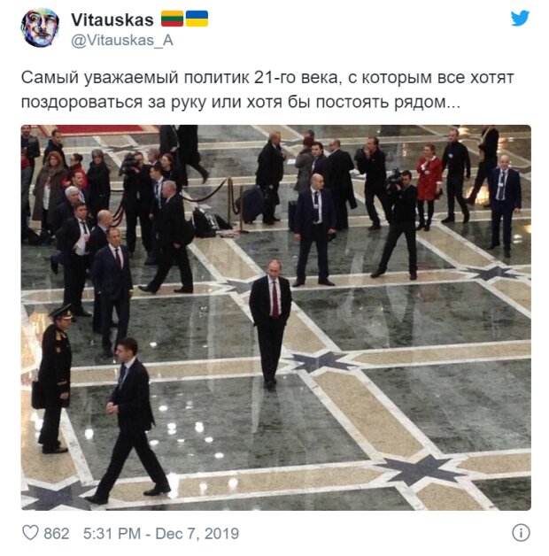 В сети высмеяли фото с одиноким Путиным. ФОТО