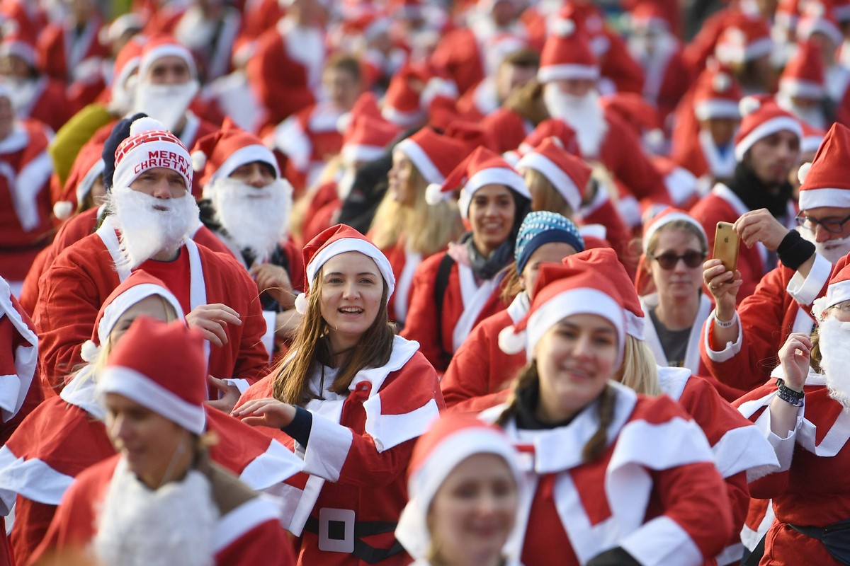 Ежегодный Рождественский пробег Санта-Клаусов 2019