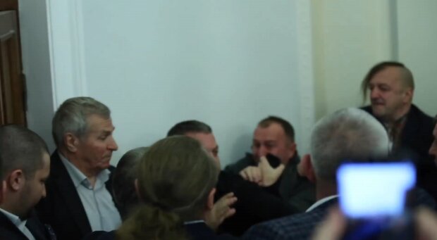 Нардепы устроили массовую драку на заседании комитета Верховной Рады. ВИДЕО