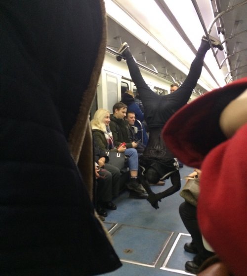 Забавные, но странные: смешные люди в метро