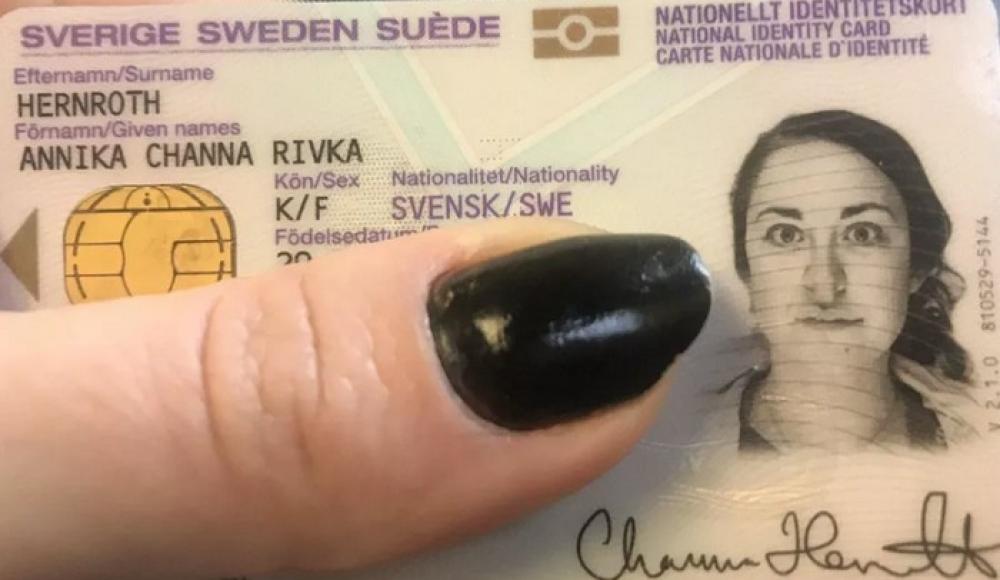 В Швеции паспортисты увеличили журналистке нос на фото, узнав о ее еврейских корнях. ФОТО