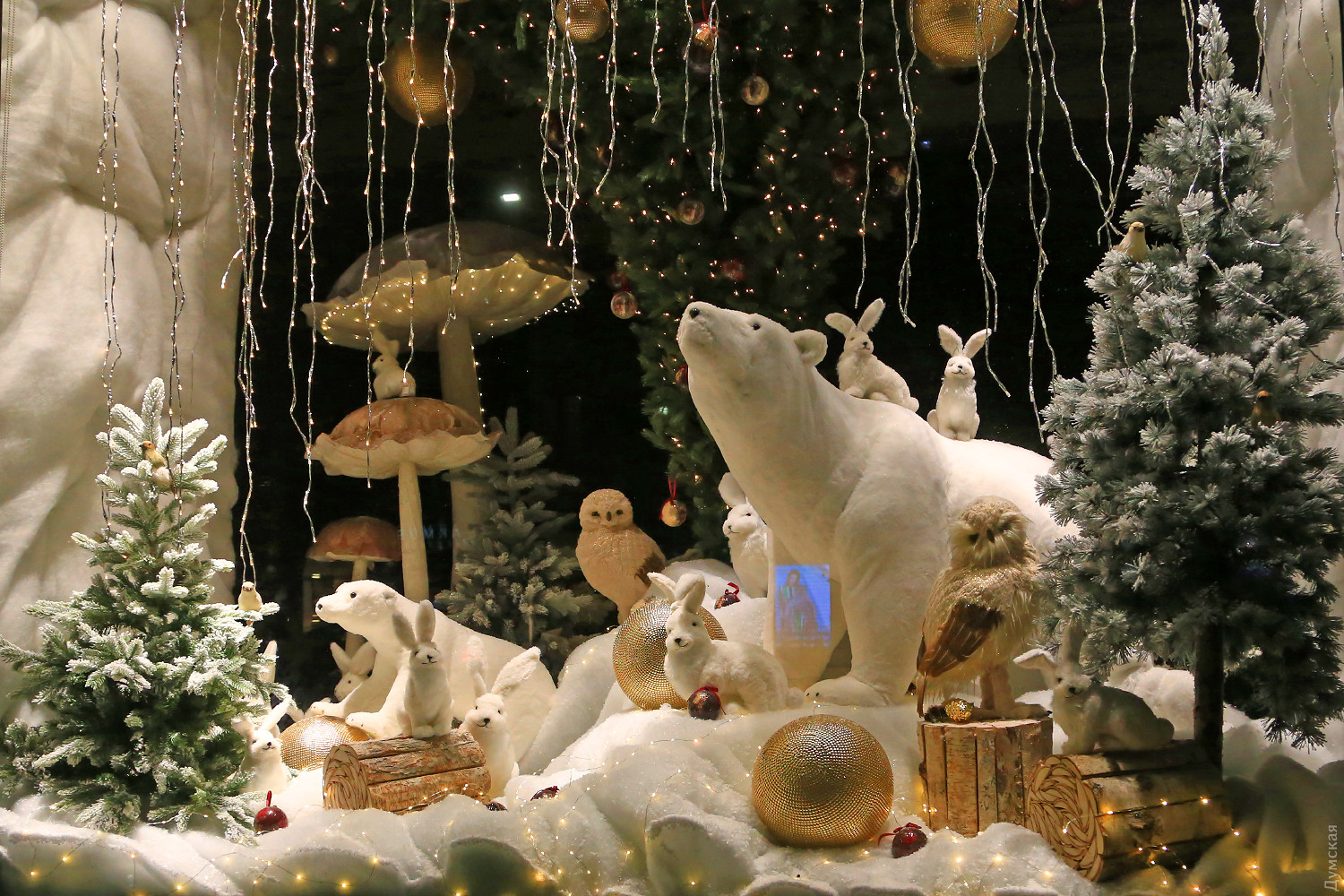 Зайцы в мухоморах и коты в елках: Одесса готовится к новогодним праздникам. ФОТО