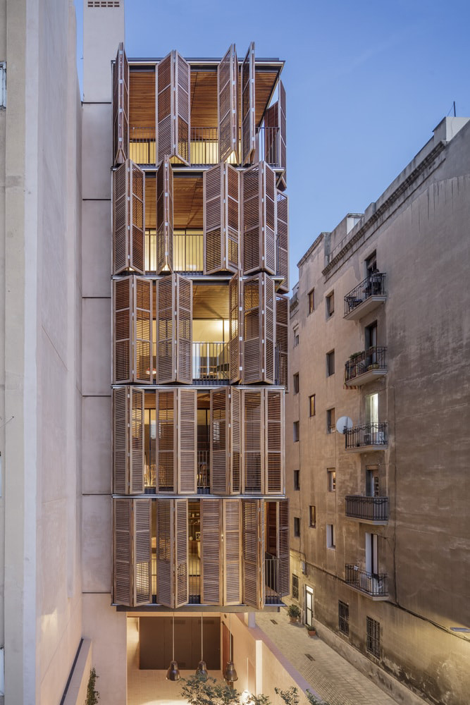 Как друзья в Барселоне построили себе отдельную многоэтажку. ФОТО