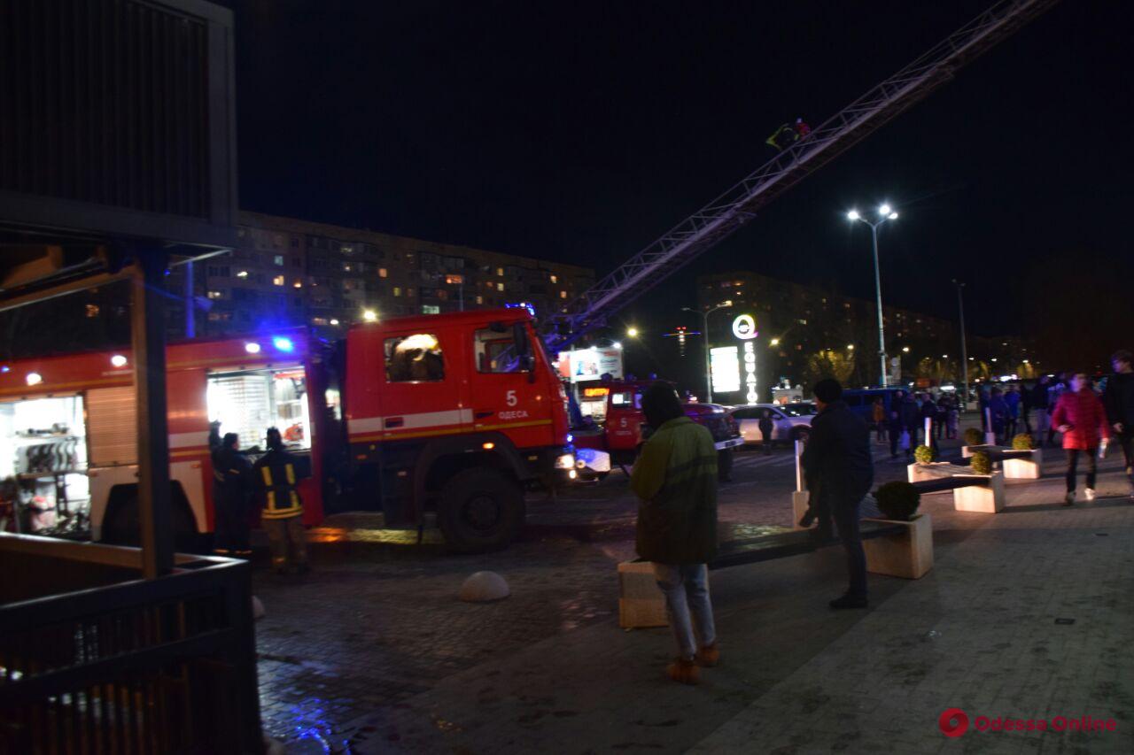 В Одессе пылал ресторан в торговом центре. ВИДЕО