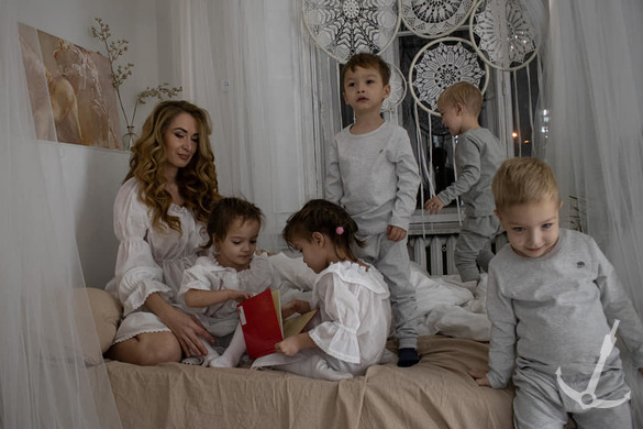 Семейная фотосессия: мама одесских пятерняшек показала новые снимки. ФОТО