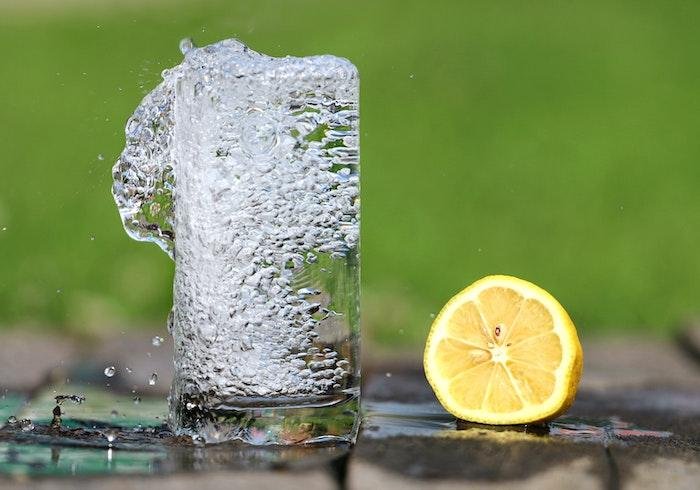 От каких проблем убережет вода с лимоном