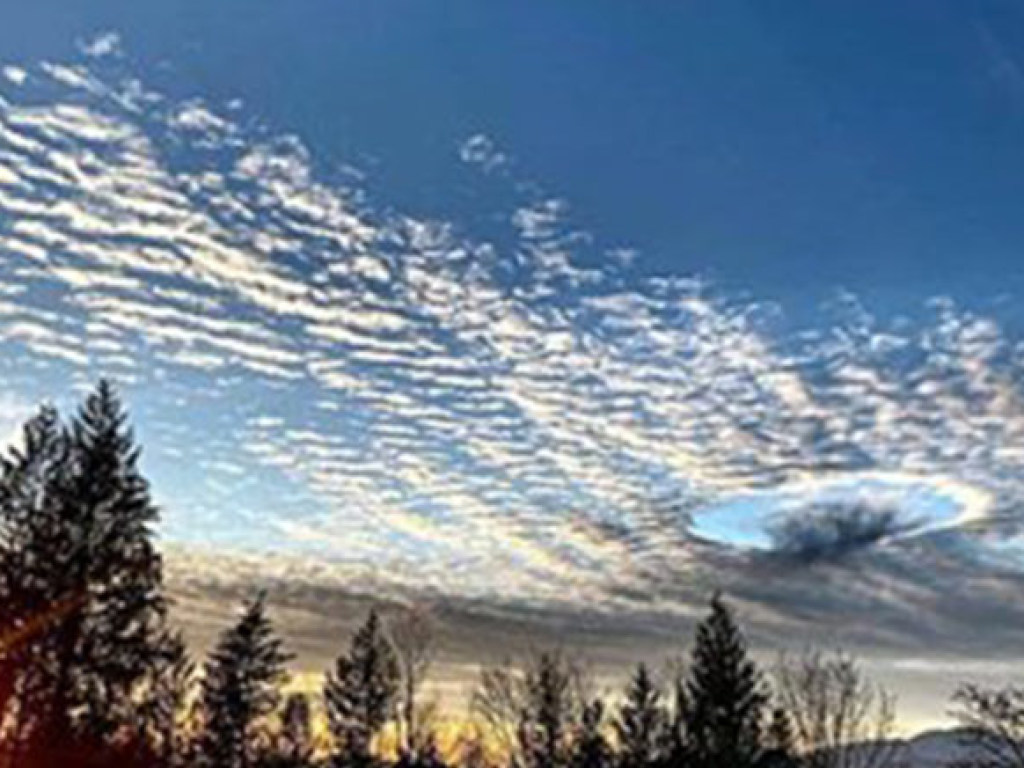 Житель Канады сфотографировал огромную «дыру» в небе. ФОТО