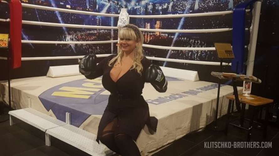 Украинка с 13-м размером груди начинает карьеру в боксе. ФОТО