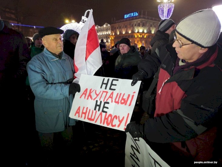 Плакаты белорусов на акции в поддержку независимости. ФОТО