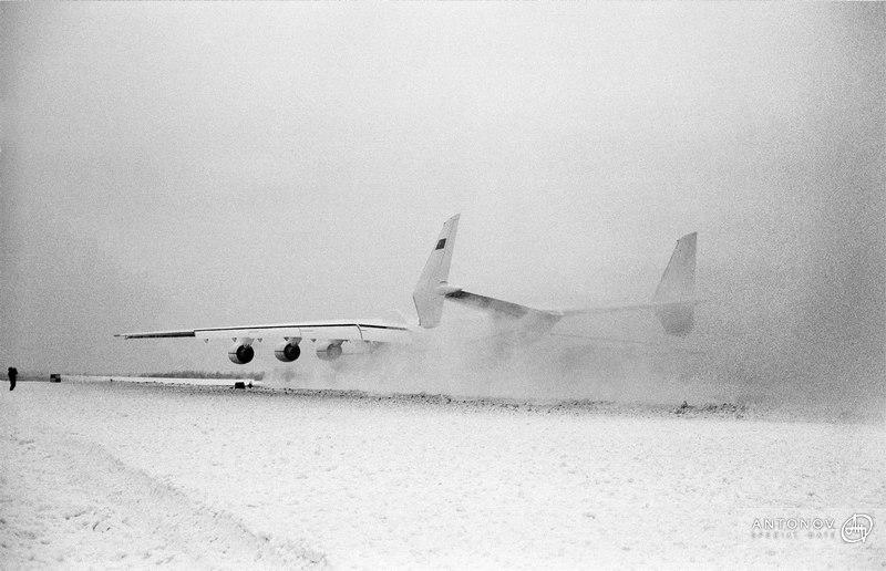 Годовщина первого полета Ан-225: опубликованы впечатляющие архивные фото