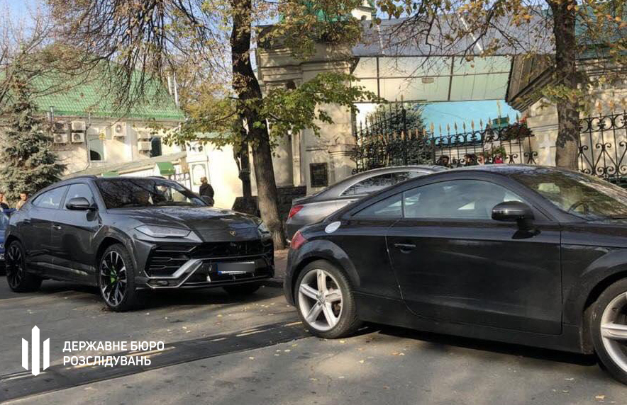 В Украине арестовали элитный автопарк известного застройщика. ФОТО