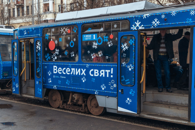 В Днепре запустили специальный новогодний трамвай. ФОТО