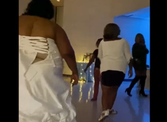 В сети высмеяли невесту с разорванным платьем. ФОТО