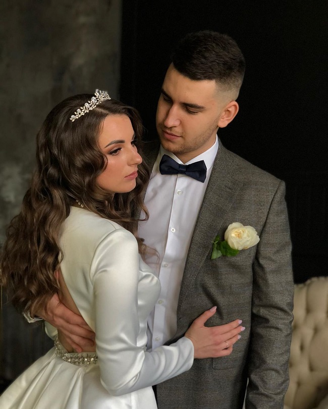 Дочь Кузьмы Скрябина вышла замуж за сына главы сельсовета: новые фото со свадьбы