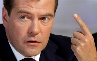Медведев пообещал украинцам въезд в Россию по загранпаспортам 