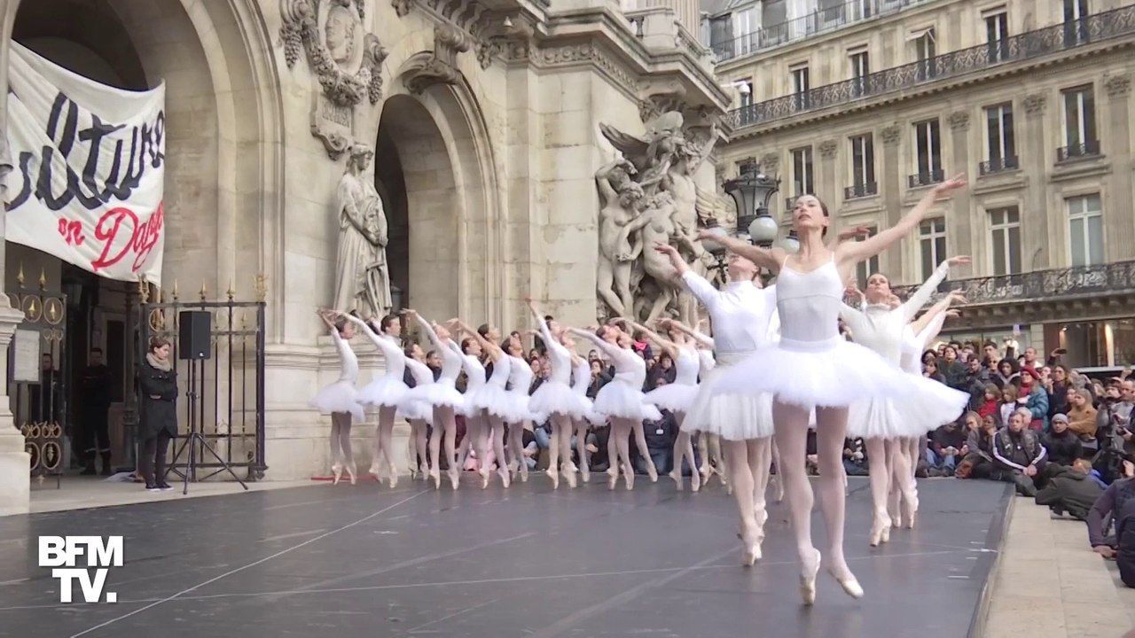 В Париже балерины из Национальной оперы станцевали в знак протеста против пенсионной реформы. ВИДЕО