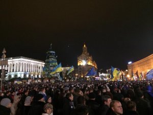 Протестующие готовятся встречать Новый год и Рождество на Евромайдане