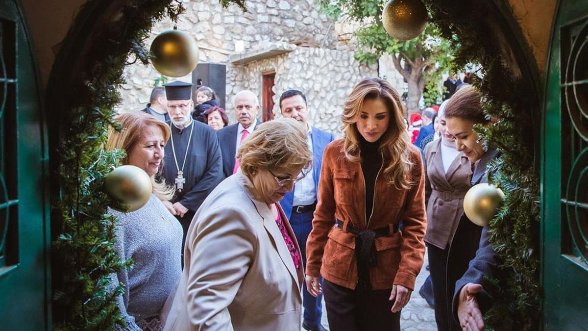 Королева Иордании показала свою семью. Фото