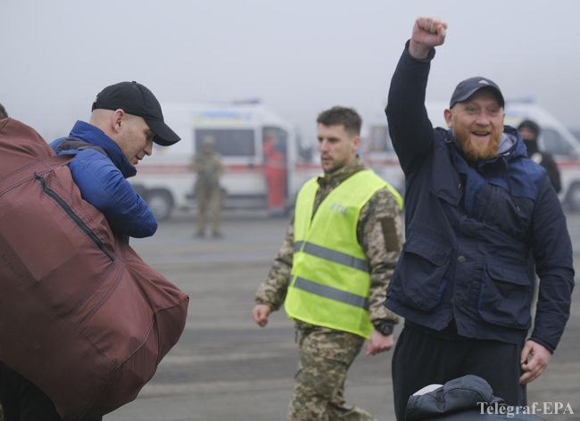 Как Киев и ОРДЛО обменивались пленными: фоторепортаж