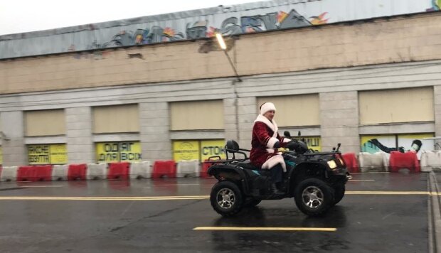 В сети подняли на смех Виталия Кличко в костюме Деда Мороза