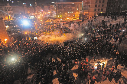 МВД объяснило ночной штурм Майдана заботой о киевлянах