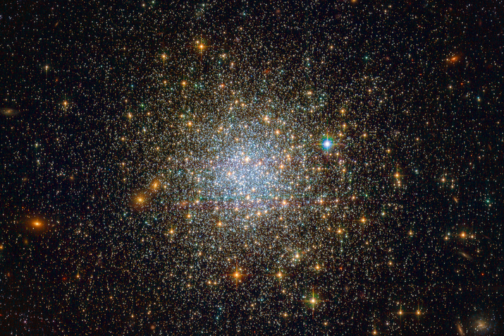 В далёкой-далёкой галактике. Лучшие снимки телескопа Hubble в 2019 году. ФОТО