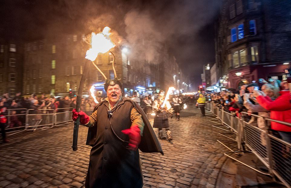 Шотландский праздник Хогманай в Эдинбурге