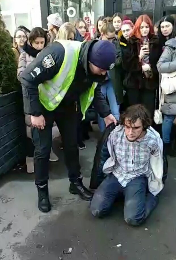 Поклонник российской блогерши избил украинского активиста в Киеве. ВИДЕО
