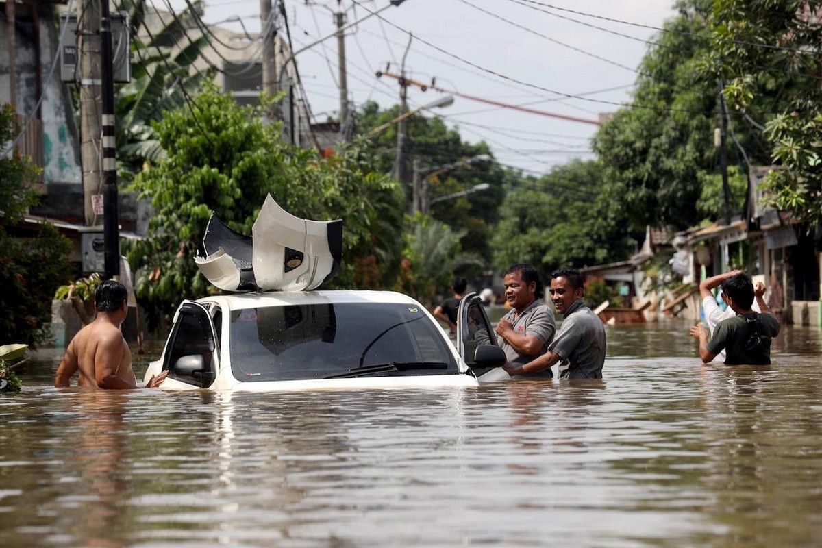 Последствия наводнения в Джакарте