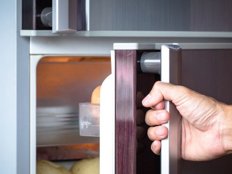 Эксперты назвали 7 продуктов, которые ошибочно хранят в холодильнике