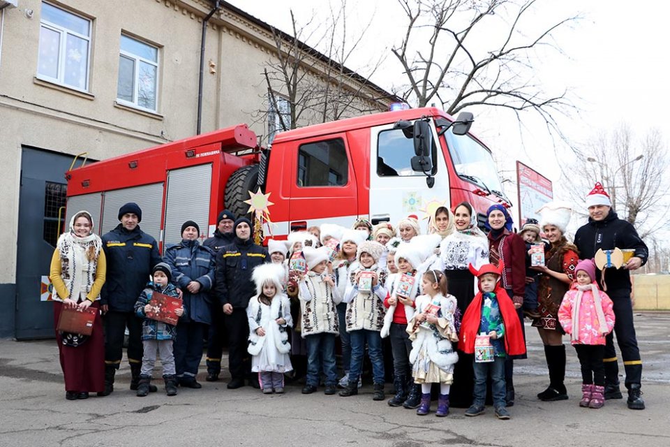 Спасатели Днепропетровщины сняли рождественский клип. ВИДЕО