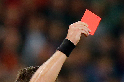 УЕФА попросил отменить красные карточки при назначении пенальти