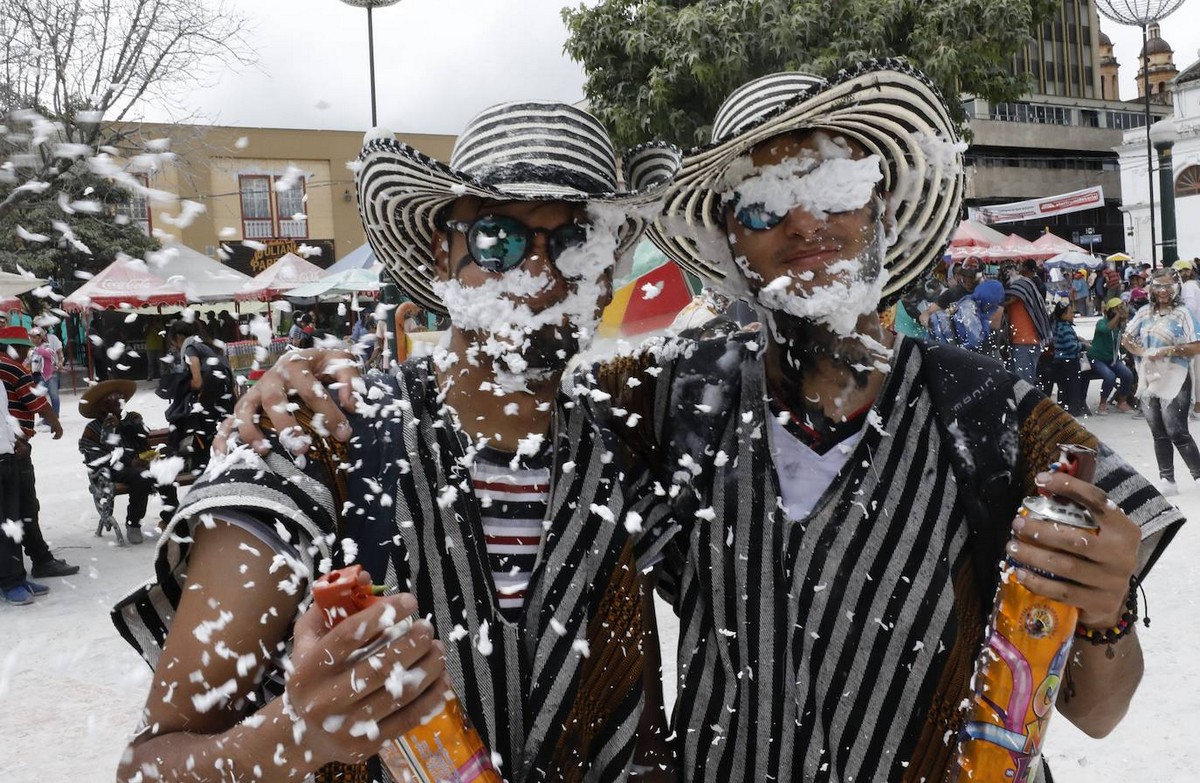 Яркий карнавал Черных и Белых в Пасто