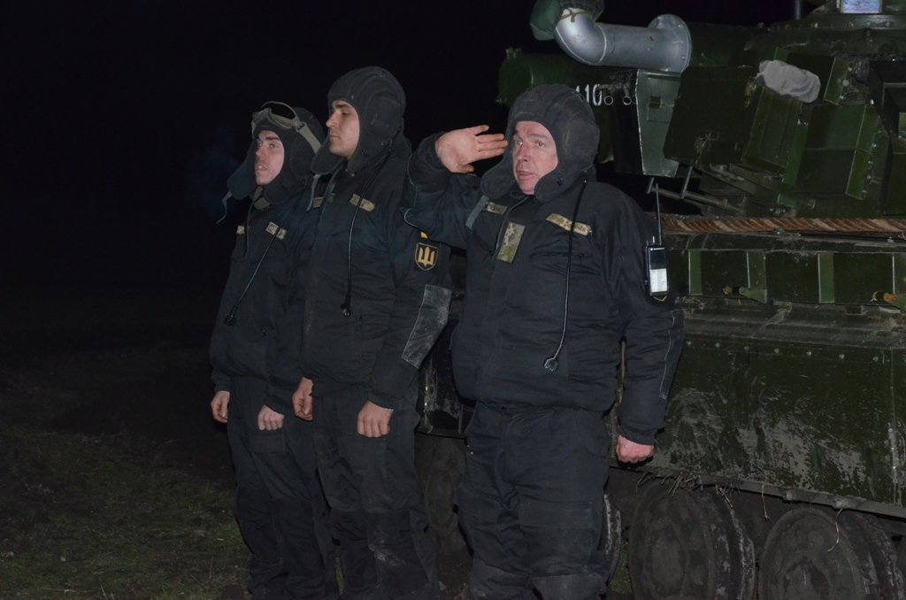 На Днепропетровщине проходили учения для военных в сложных условиях местности и в ночное время. ФОТО
