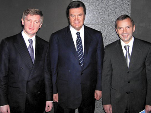Олигархи о Януковиче: он роет не собственную могилу, а братскую 