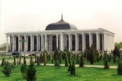 В Туркменистане проходят первые двухпартийные выборы в парламент