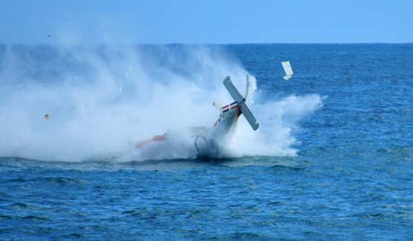 В Австралии упал в океан самолет