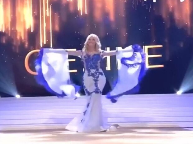«Мисс Бельгия-2020» рассмешила Сеть нелепым падением со сцены, во время которого потеряла белье. ВИДЕО