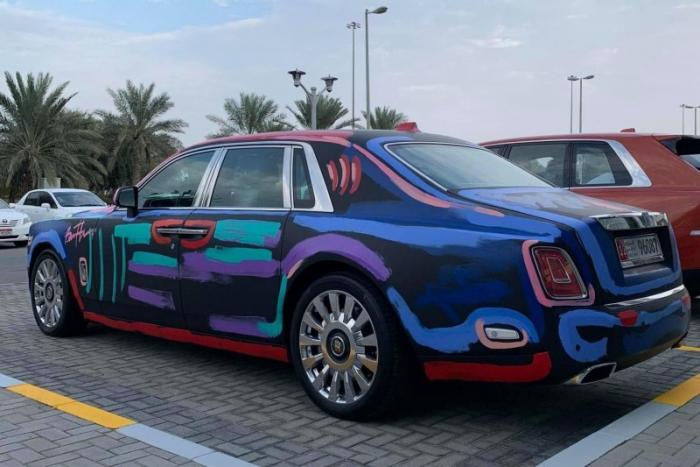 Художник превратил Rolls-Royce Phantom в объект искусства