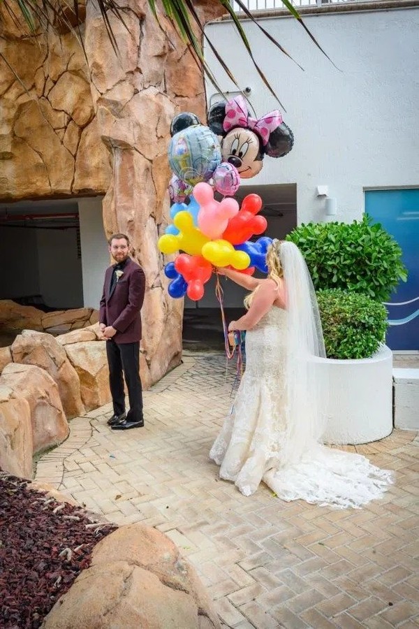 Молодожены устроили невероятную свадьбу в стиле Disney. ФОТО
