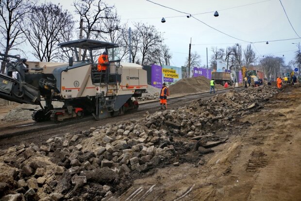 В Одессе во время работ обнаружили старинную мостовую. ФОТО