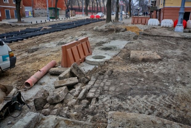 В Одессе во время работ обнаружили старинную мостовую. ФОТО