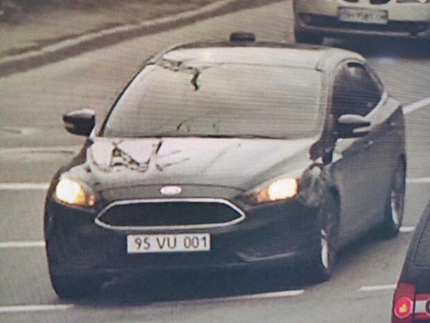 В центре Одессы автомобиль из России снес ограждение. ВИДЕО