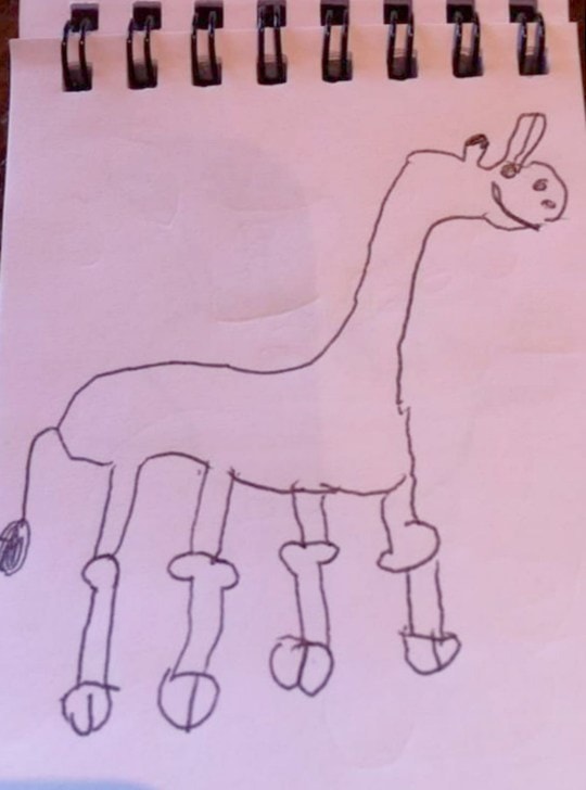 евочка нарисовала жирафа и не понимала, почему маме смешно. Осознание пришло после урока полового воспитания. ФОТО