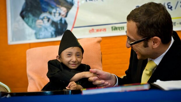Умер 28-летний непалец Хагендра Тапа Магар: какой была яркая жизнь самого маленького человека в мире. ФОТО