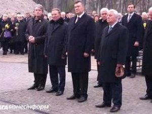 Четыре Президента Украины молятся на Владимирской горке