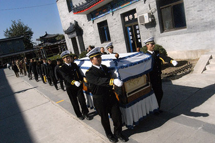 Китайским чиновникам запретили пышные похороны