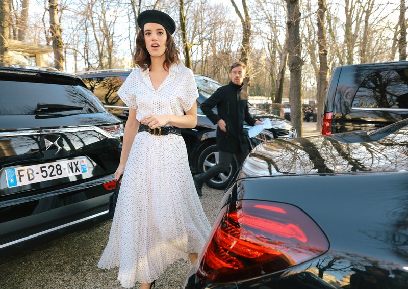 Модники на улицах: самые яркие образы гостей показов с Недели моды в Париже. ФОТО