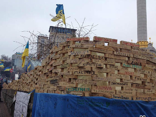 На Евромайдане появилась "Стена плача и борьбы"